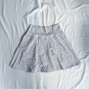 Buffbunny | succulent skort in white bossy print, M